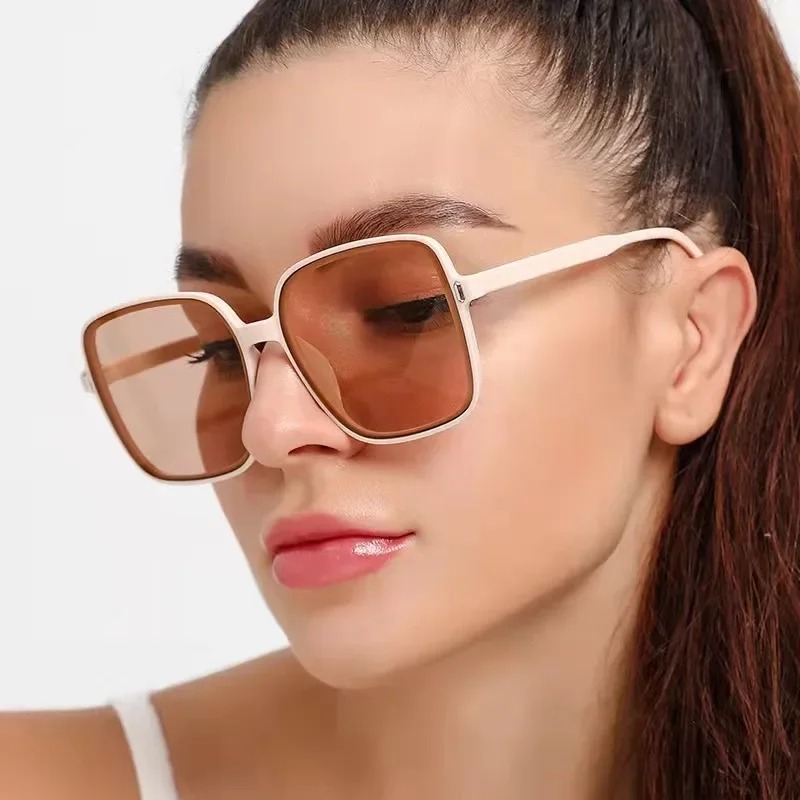 Lunettes de soleil carrées sur - Luxury Zone avis et prix