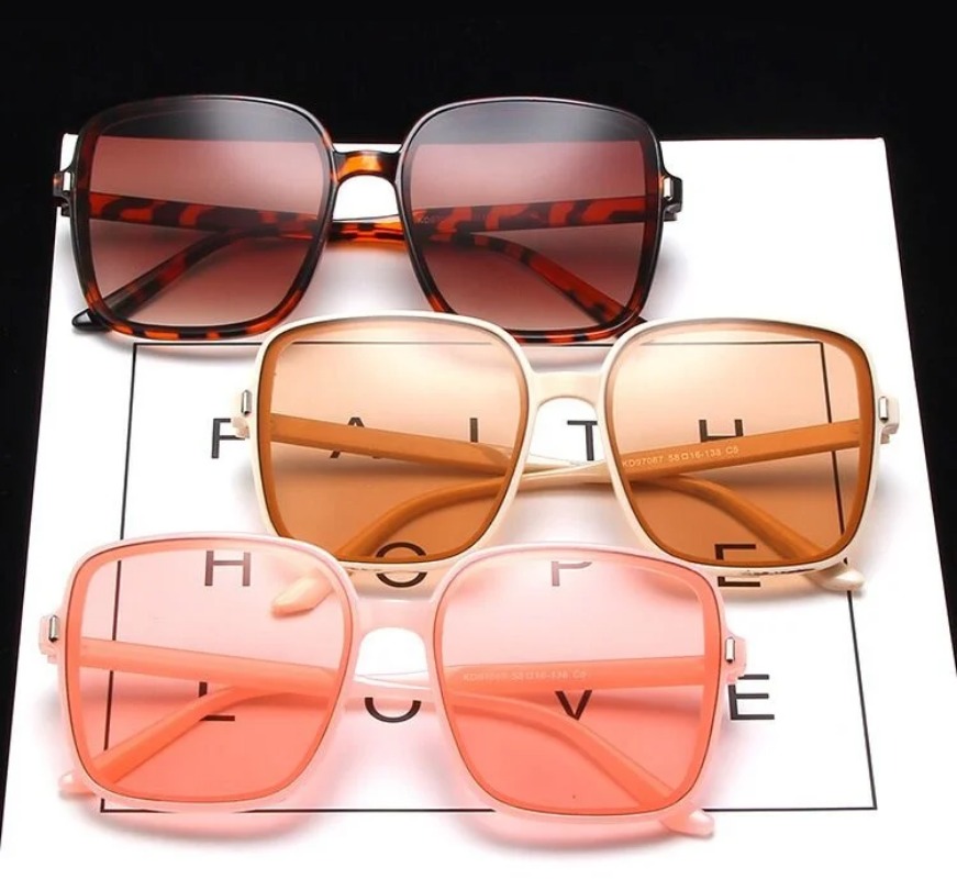 Lunettes de soleil carrées sur - Luxury Zone avis et prix